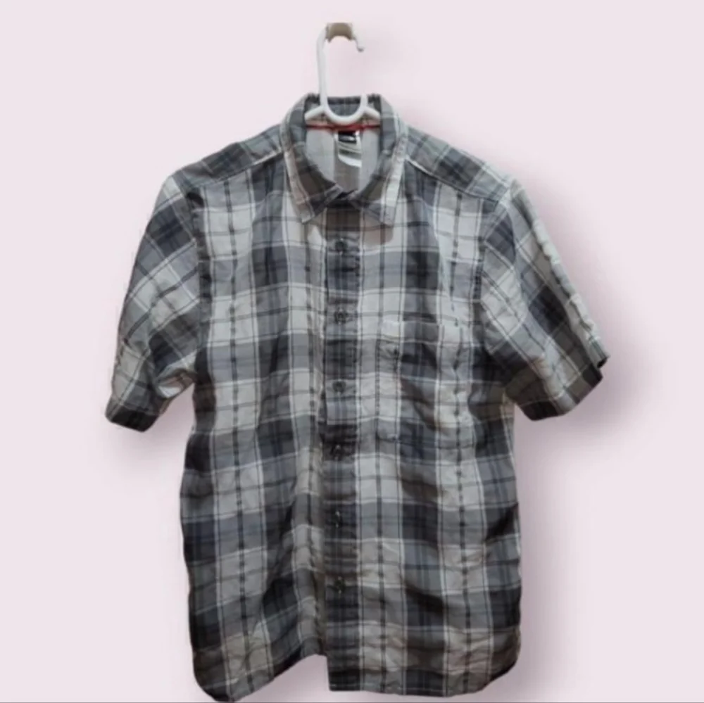 The North Face Gray Plaid Short Sleeve Button Up Shirt Men's Small Preppy